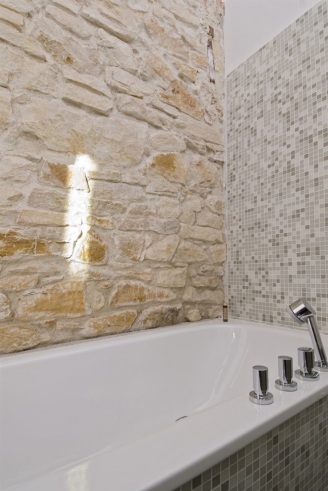 Domaine Des Sequoias - Les Collectionneurs Hotel Ruy-Montceau Buitenkant foto
