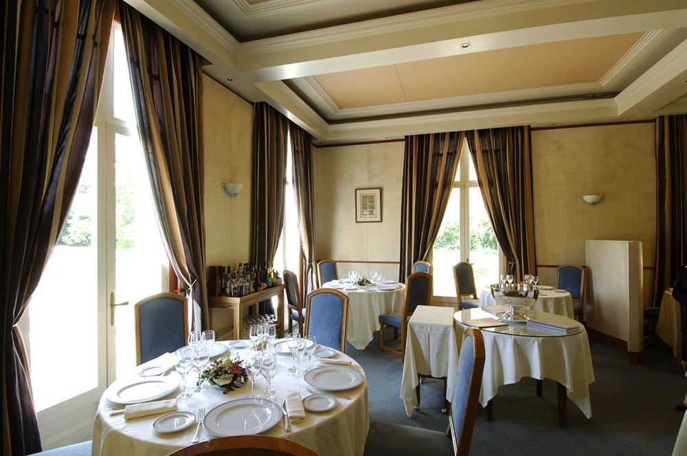 Domaine Des Sequoias - Les Collectionneurs Hotel Ruy-Montceau Buitenkant foto